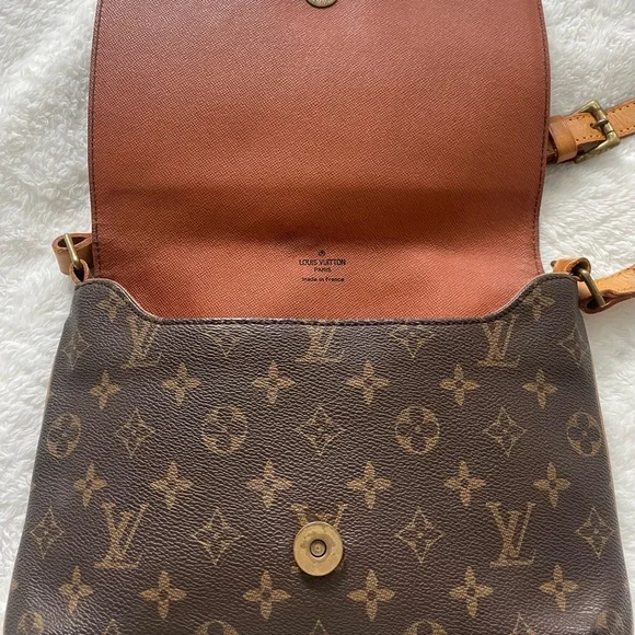 Louis Vuitton
with Tan Leather Strap
Musette Tango Short Shoulder Bag Brown
🤎🤎🤎 - Picture 5 of 13